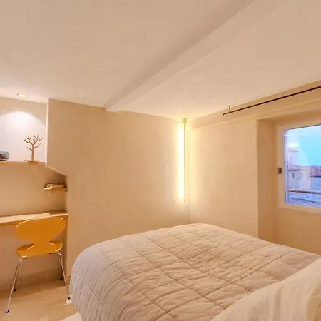 Exceptional Duplex For 5 Or 6 Guests With Sea And Market Views