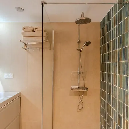 شقة Exceptional Duplex For 5 Or 6 Guests With Sea And Market Views *