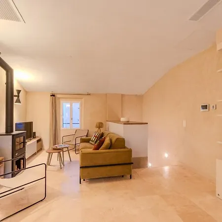 Exceptional Duplex For 5 Or 6 Guests With Sea And Market Views
