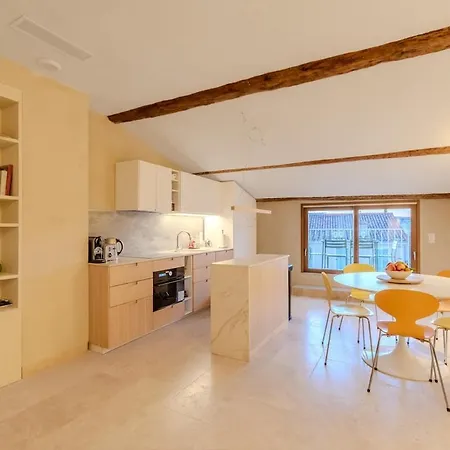 شقة Exceptional Duplex For 5 Or 6 Guests With Sea And Market Views *
