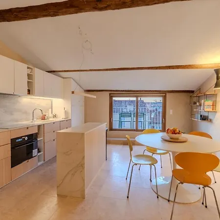 Exceptional Duplex For 5 Or 6 Guests With Sea And Market Views * أنتيب