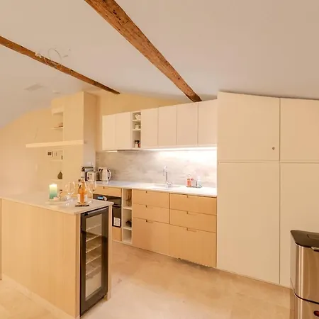 Exceptional Duplex For 5 Or 6 Guests With Sea And Market Views شقة