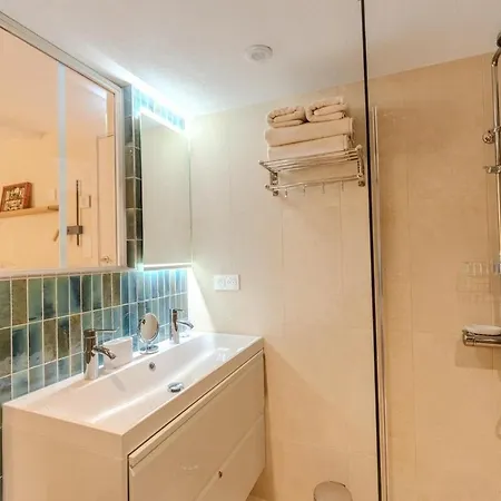 شقة Exceptional Duplex For 5 Or 6 Guests With Sea And Market Views أنتيب